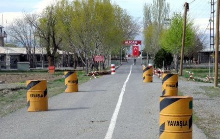 Azərbaycana görə 27 ildir bağlı qalan sərhəd - FOTOLAR